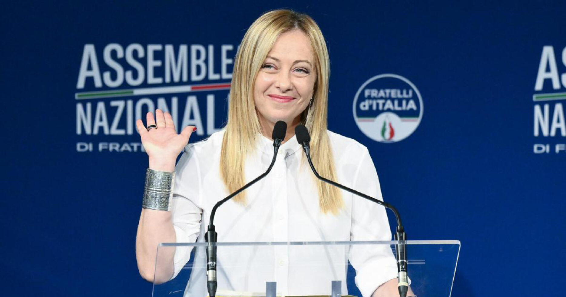 Meloni E La Gag Sul Saluto Romano Allassemblea Di Fratelli D Italia