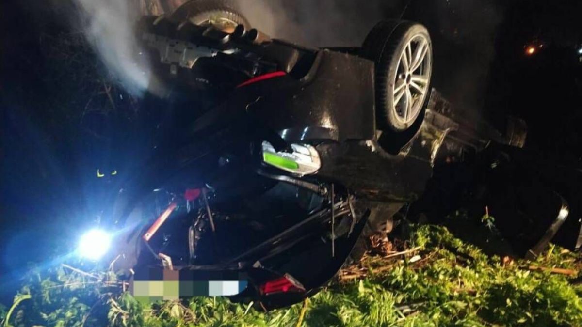 Roma Auto A Velocit Folle Su Via Casilina Si Ribalta E Va A Fuoco