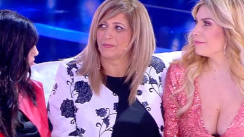 Paola Caruso da Barbara d Urso ha ritrovato la sua vera madre