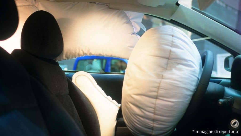 Esplode l'airbag e il neonato (nell'ovetto) muore – L'Arno.it