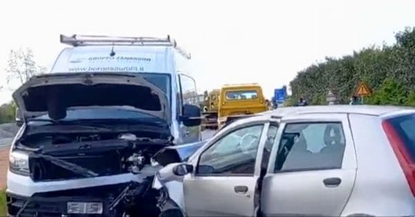 Schianto Frontale A Travagliato, Brescia: Incidente Tra Auto E Furgone ...