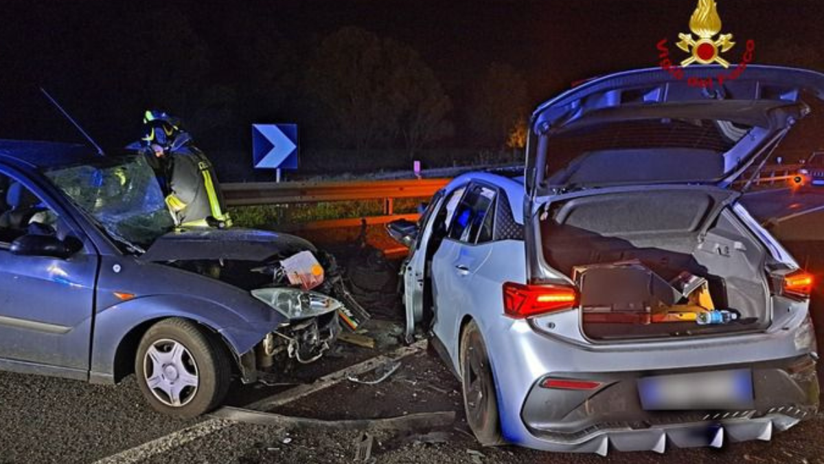 Scontro Frontale Vicino A Una Curva, Un Morto E Un Ferito Grave ...