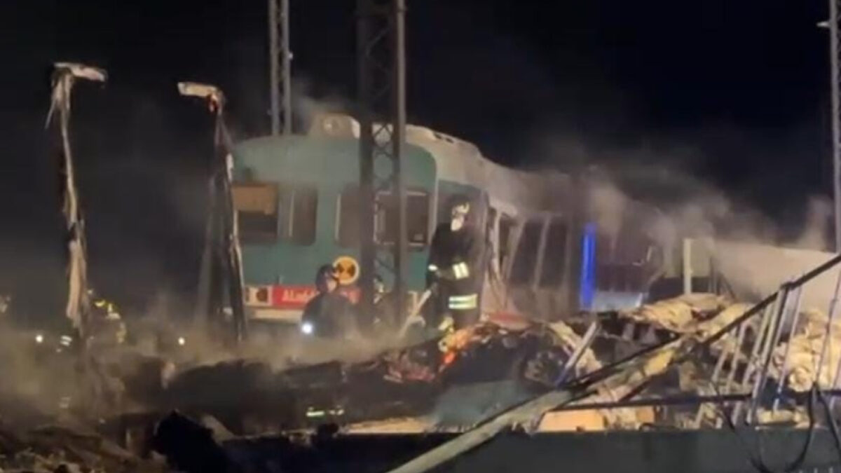 Incidente Ferroviario | Treno Travolge Camion | 2 Morti | Bilancio Tragico