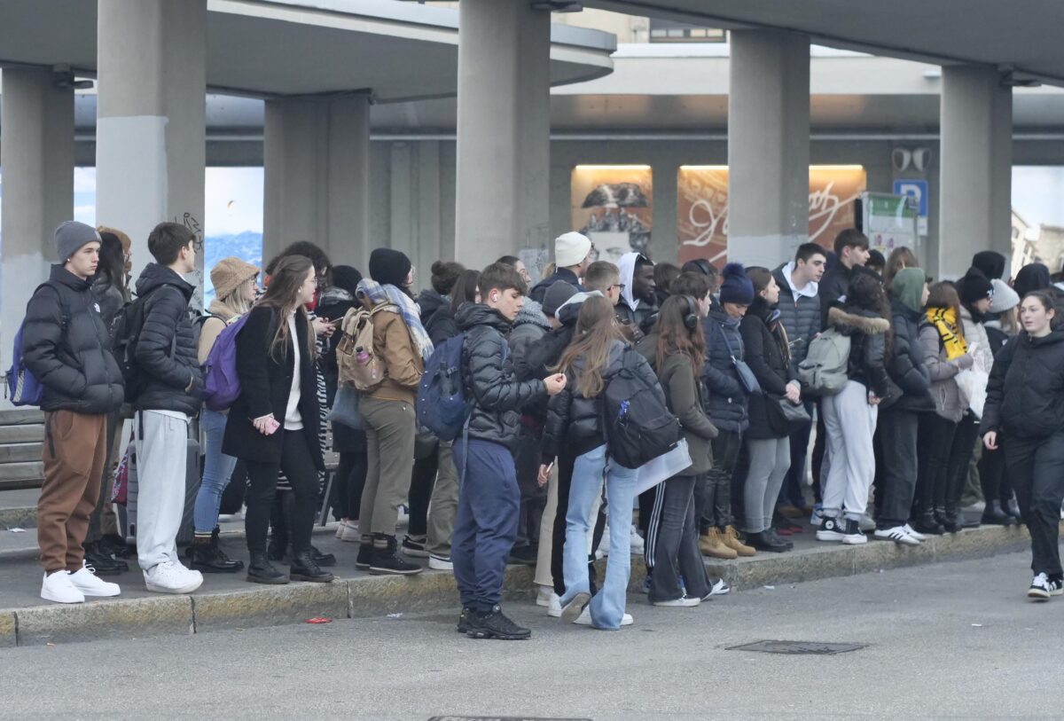 Sciopero Dei Mezzi, L'Italia Paralizzata: Le Fasce Orarie Garantite