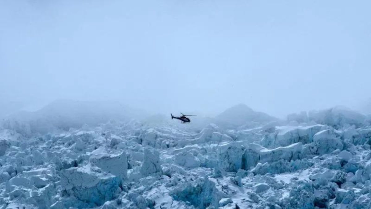 Everest, si sciolgono i ghiacci e compaiono cadaveri: la scoperta horror