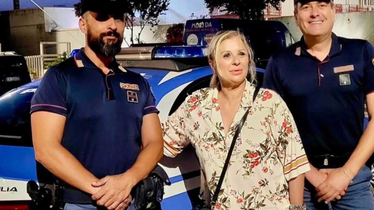Tina Cipollari “fermata” dalla polizia, la foto scatena un putiferio