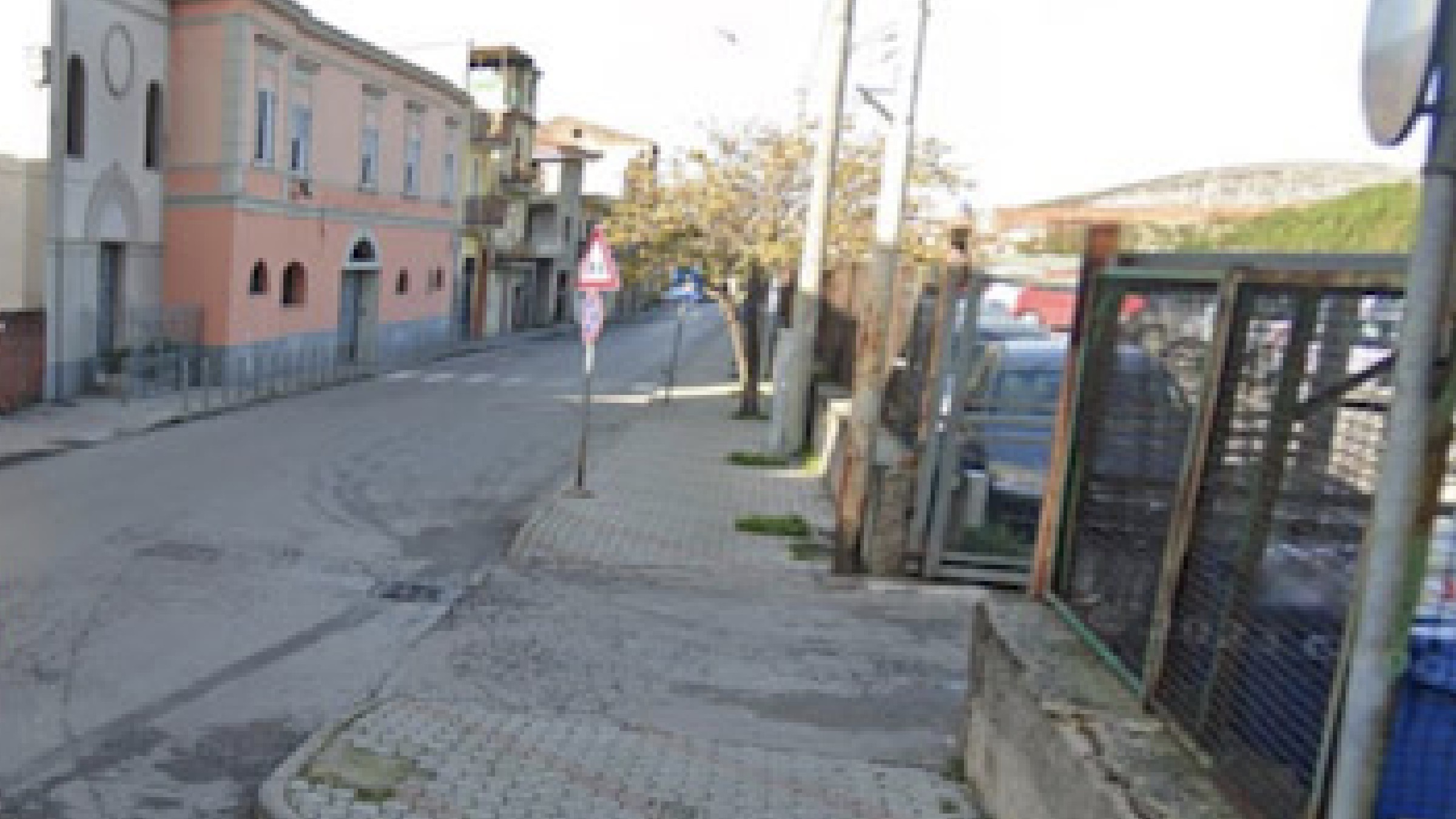 Salerno, 35enne trovato morto in una pozza di sangue: è stato accoltellato