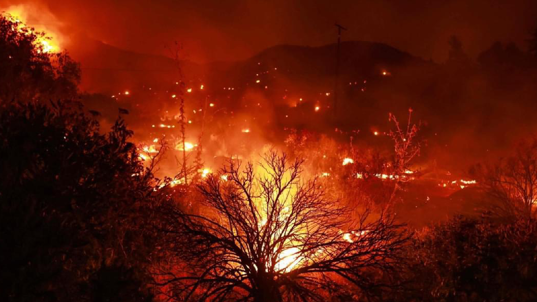 Maxi incendio in California, evacuate migliaia di persone