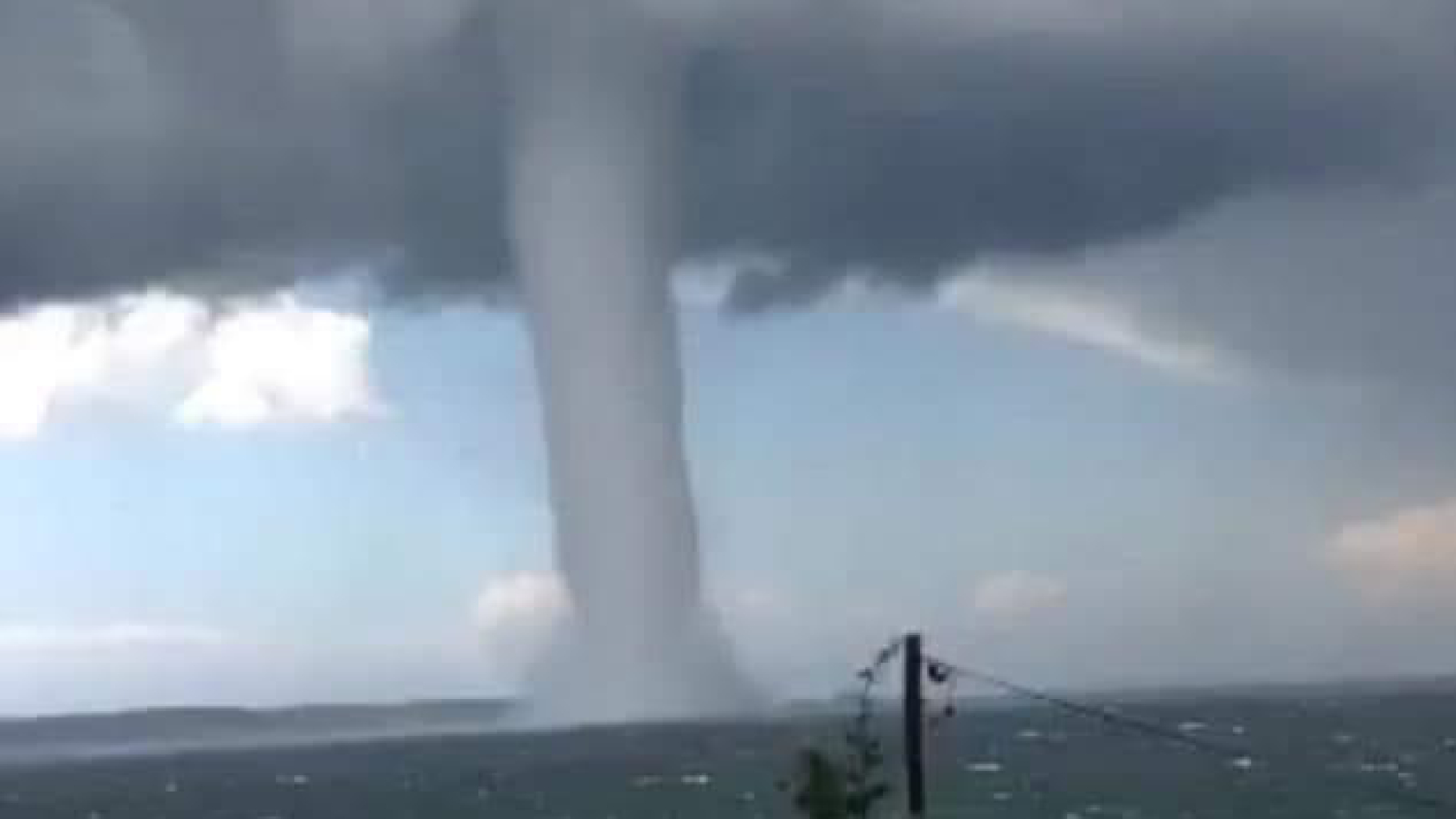 Tromba d’aria e bomba d’acqua, danni e disagi. Paura in Italia