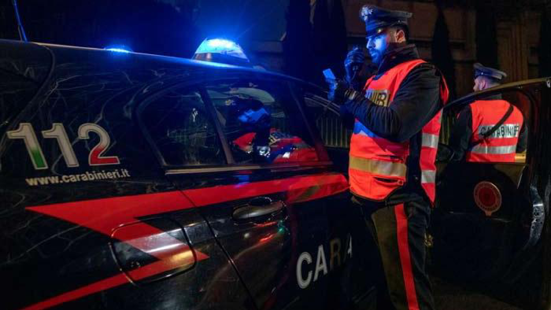 Parma, neonato trovato morto in un giardino: era dentro un sacchetto