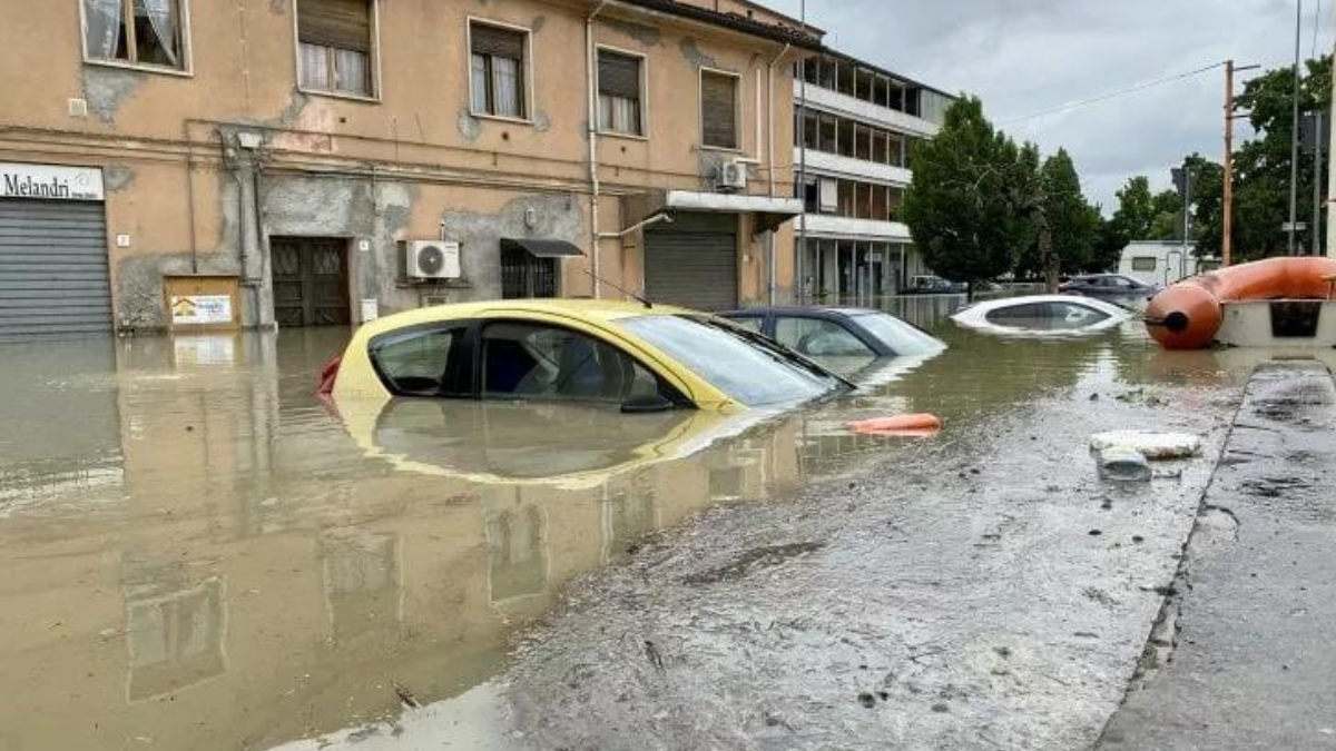 Allerta rossa per maltempo in Emilia Romagna, scuola chiuse e smart working