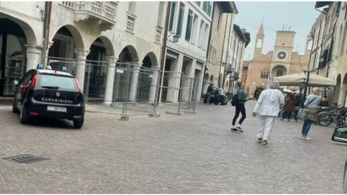 21enne cade del quinto piano in pieno centro città. È giallo…