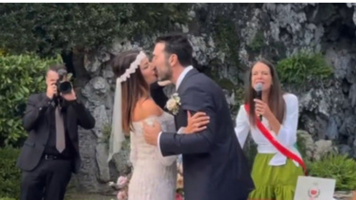 Buffon e D’amico finalmente sposi: il matrimonio da favola. “C’è anche Tim Burton”