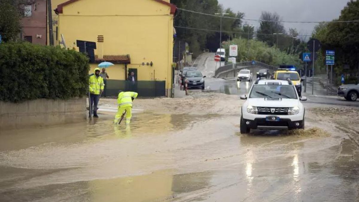 Ancona, straripa l’Aspio: strade allagate ed evacuati, difficoltà per i soccorsi