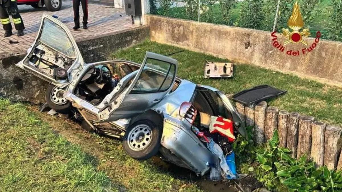 Padova, auto esce di strada e finisce in un fosso: morti un uomo e una donna