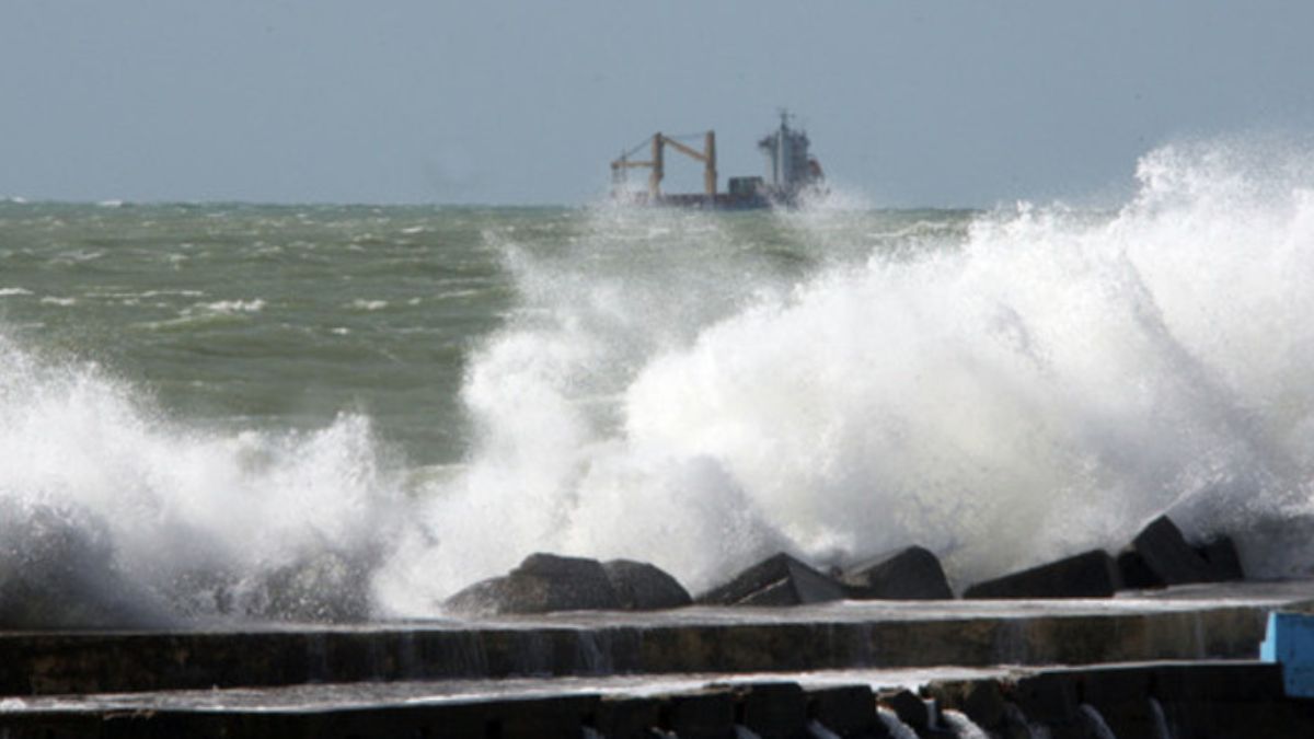 Vento a 50 nodi, traffico del porto bloccato dal Libeccio