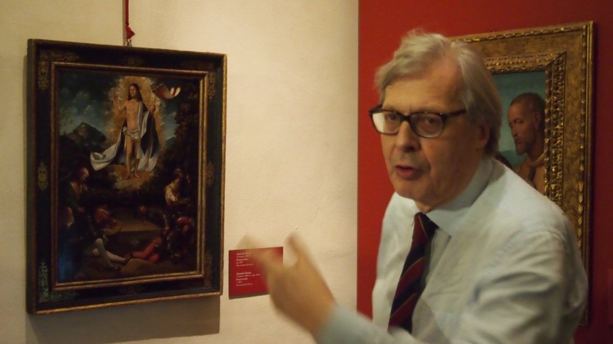 Vittorio Sgarbi, sequestrate 41 opere di Baldessari a Rovereto: “Sono false”