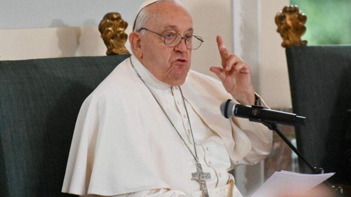 Pedofilia nella Chiesa, Papa Francesco: “Gli abusi sono una vergogna, chiediamo perdono”