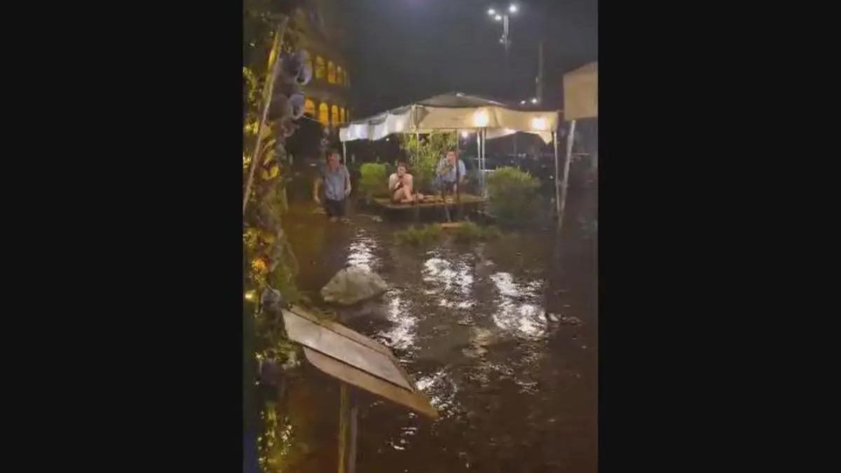 Roma, locale allagato a causa del nubifragio: i clienti sommersi dall’acqua