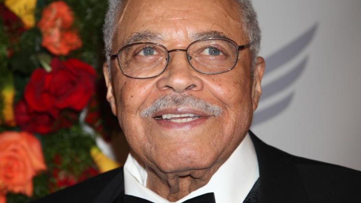 Il mondo del cinema piange James Earl Jones: è stato la voce di Darth Vader in Star Wars