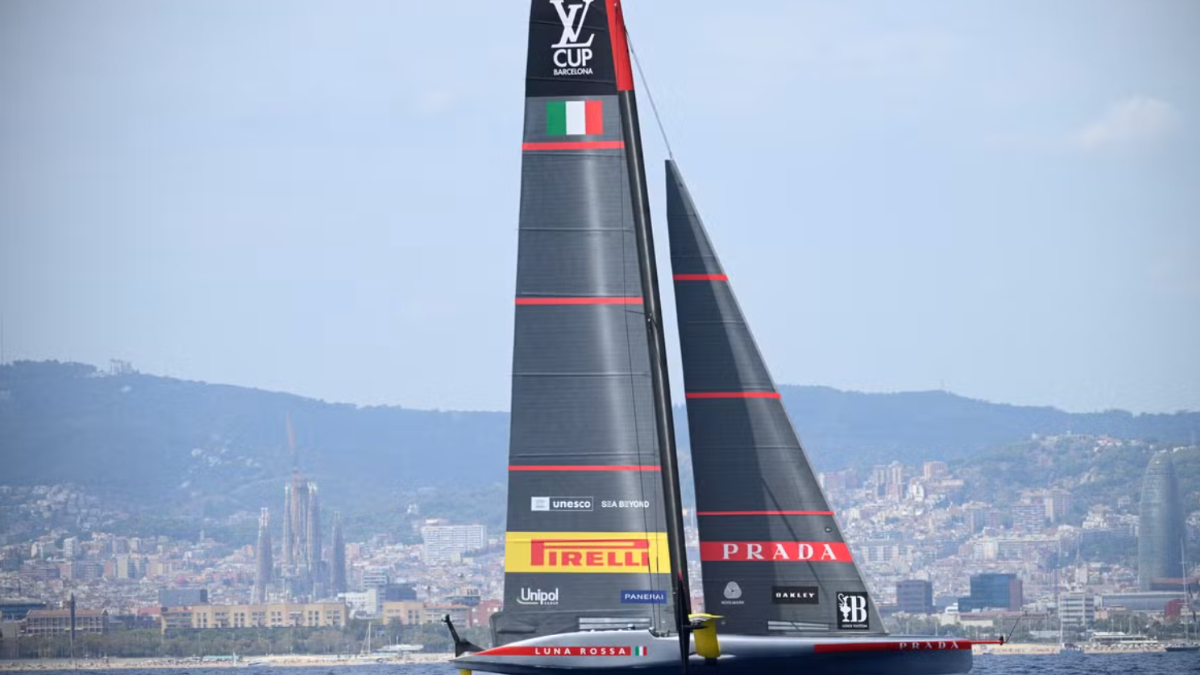 Luna Rossa squalificata contro Alinghi per colpa di un guasto. Ora sfida l’inglese Ineos