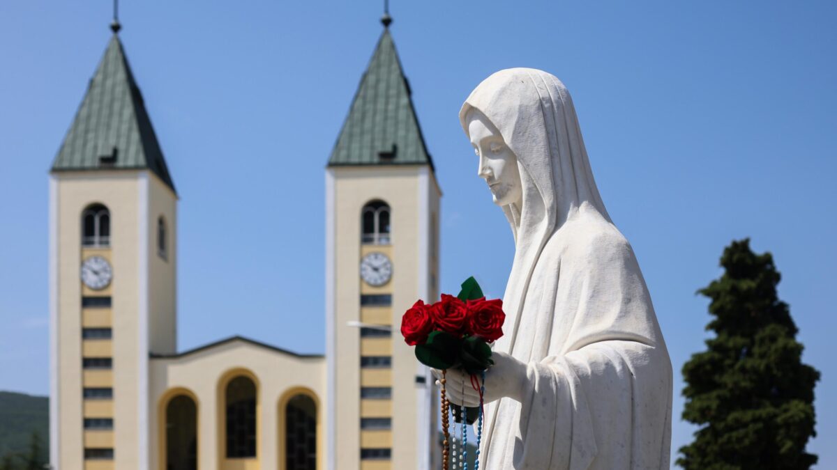 Papa Francesco, via libera a Medjugorie. “Frutti positivi” ma dubbi sui veggenti