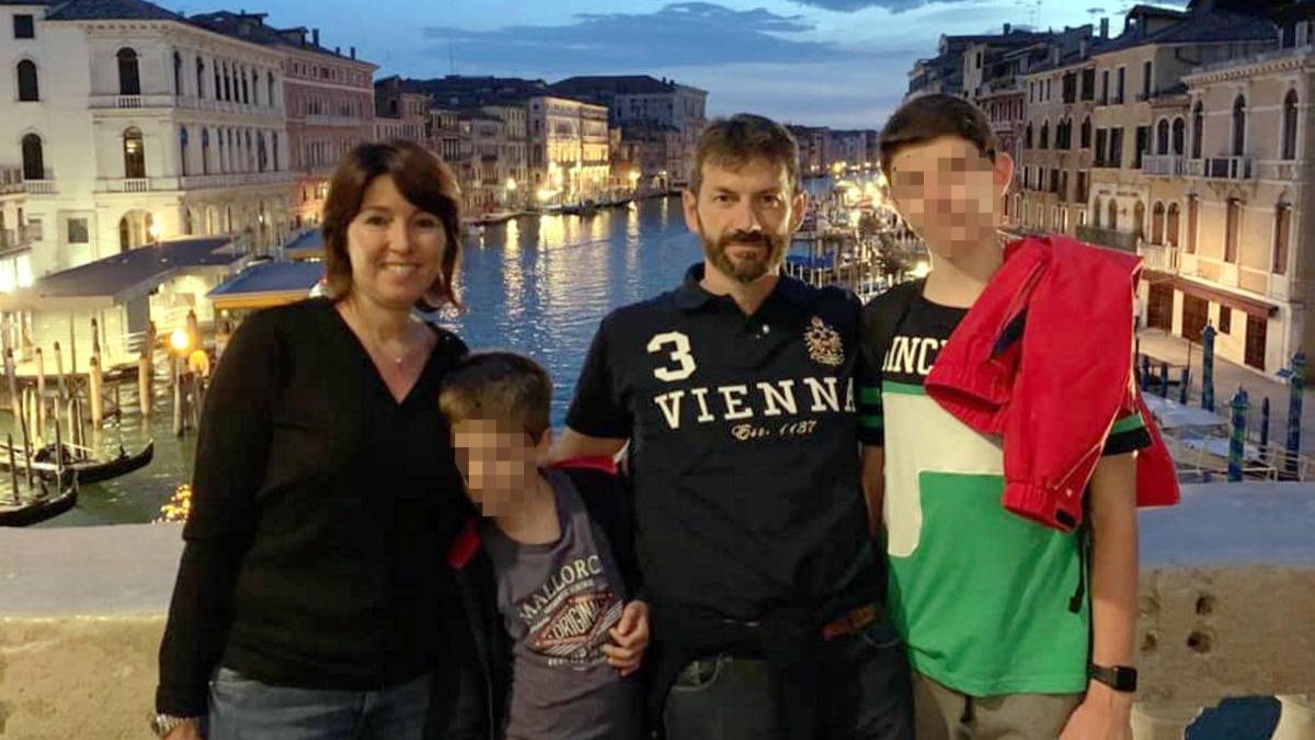 Strage di Paderno, primo incontro a porte chiuse fra Riccardo e i nonni. Fra silenzi e lacrime