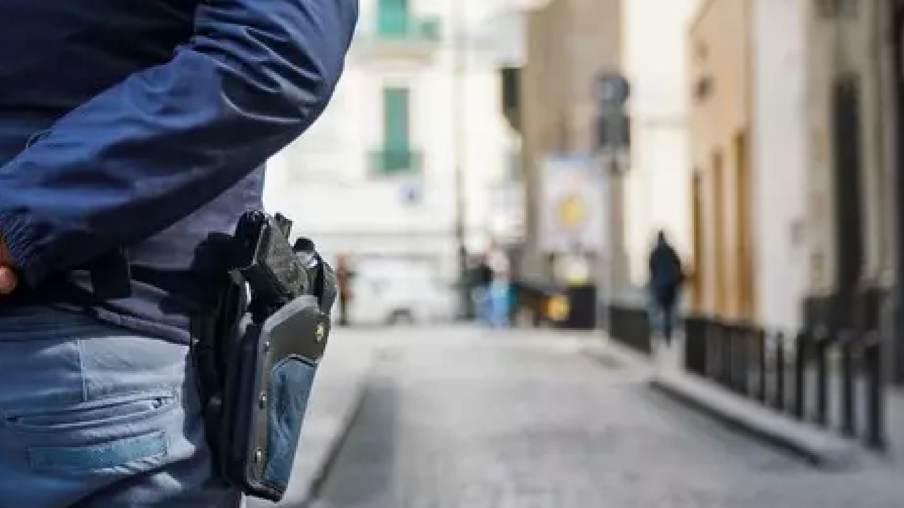 Agguato mortale dal barbiere, un uomo ucciso a colpi di pistola