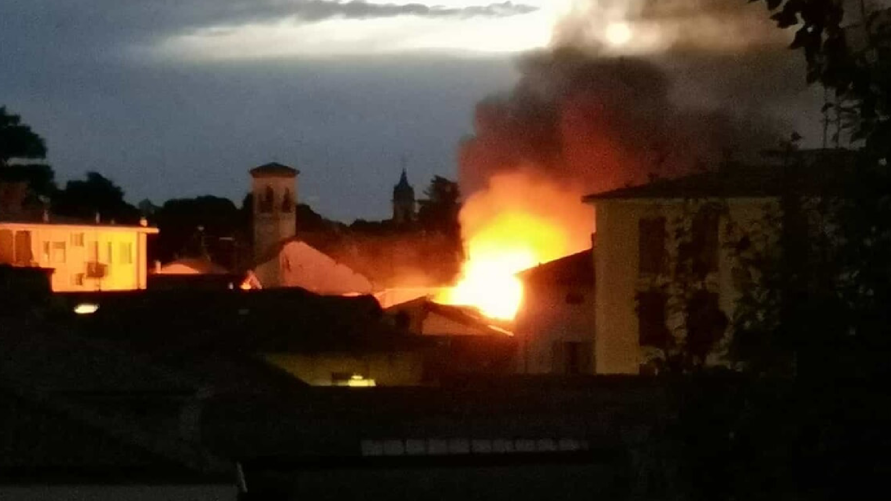 Milano incendio 