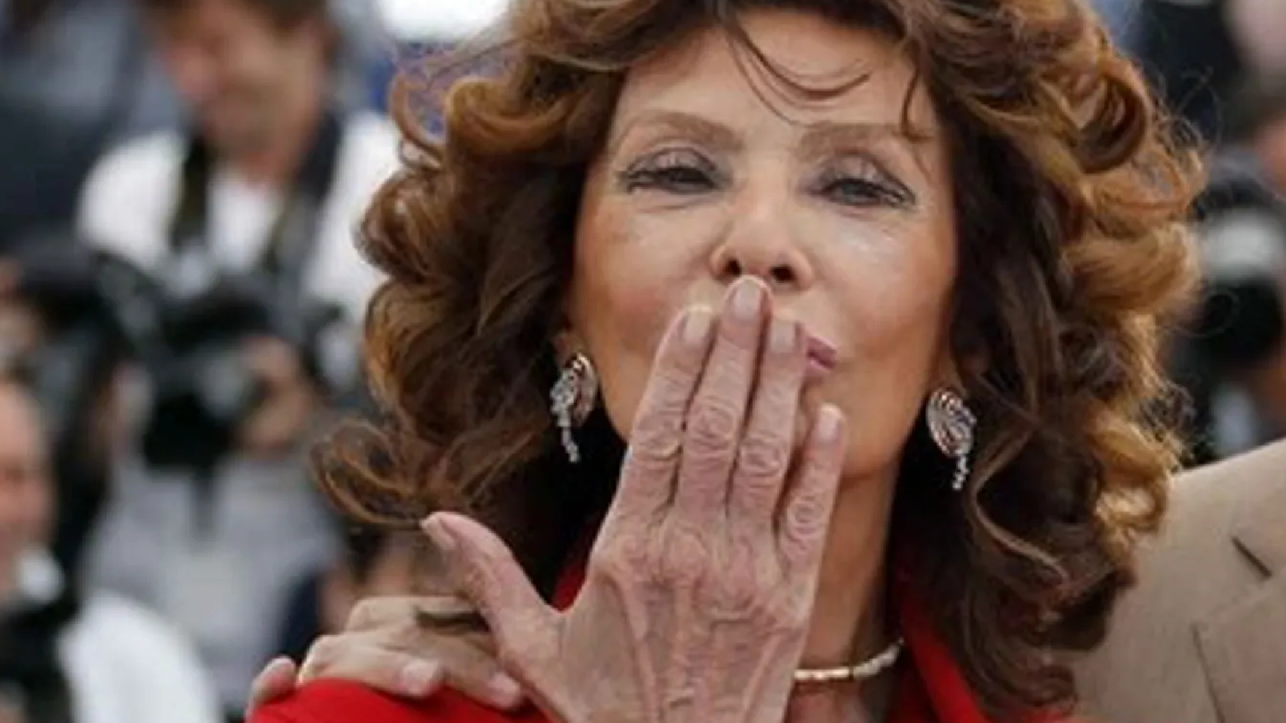 Sophia Loren compie 90 anni, la diva senza tempo che ha conquistato Hollywood