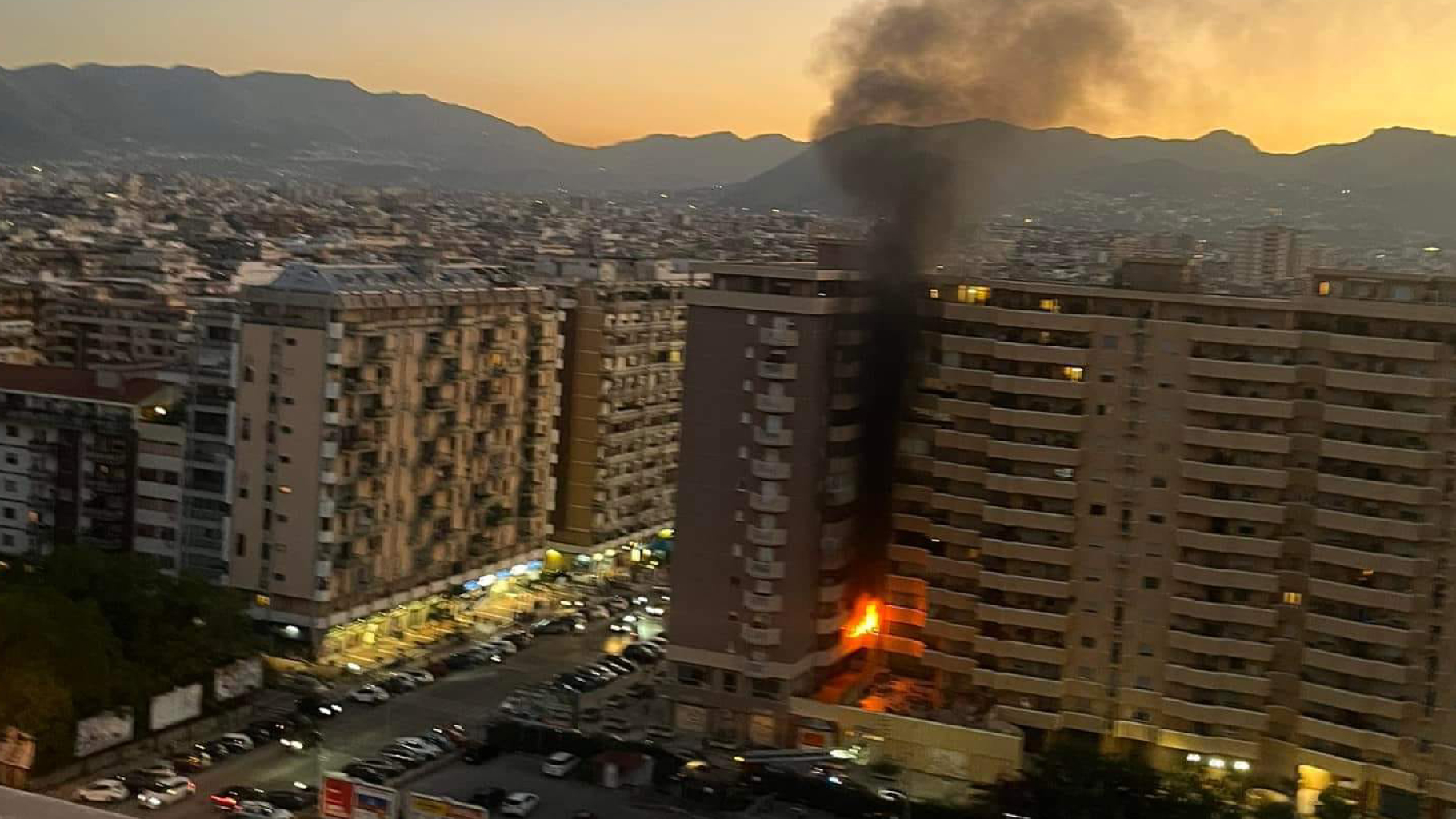 Incendio in via Giuseppe Alessi a Palermo: evacuato un palazzo