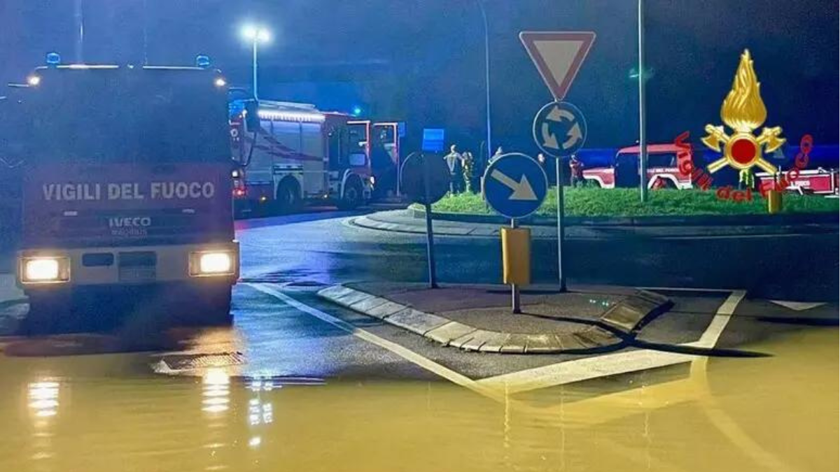 Crolla muro sulla ferrovia, 60 persone fatte scendere dal treno