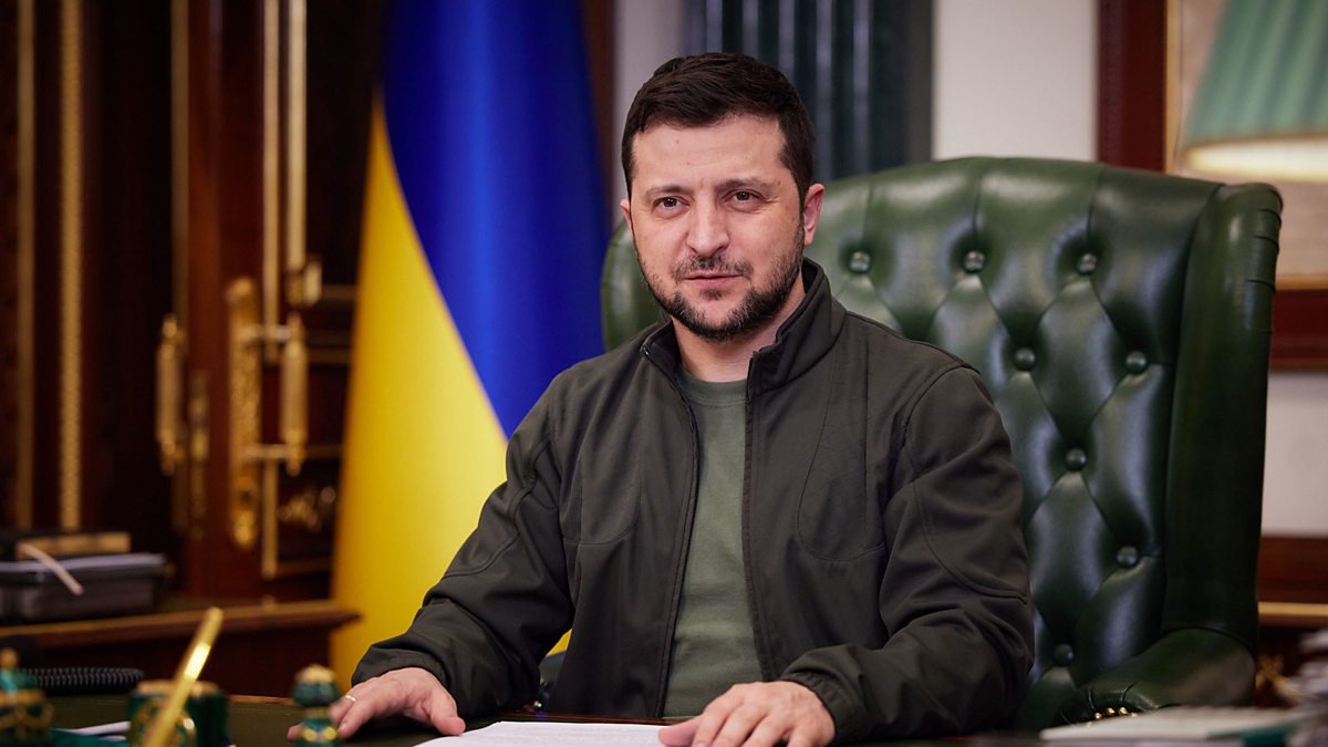 Zelensky: “Nascondete nei boschi Costituzione e bandiera”. I timori di una disfatta