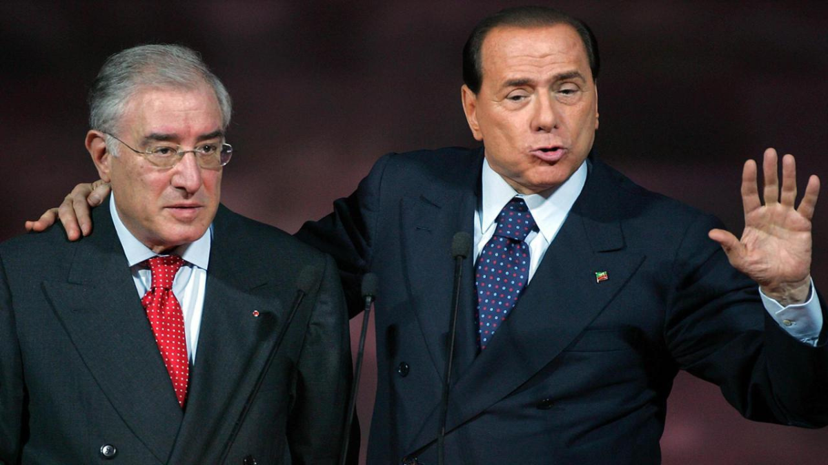 Berlusconi e quei 42 milioni prestati a Dell’Utri, i pm: “Fare chiarezza”