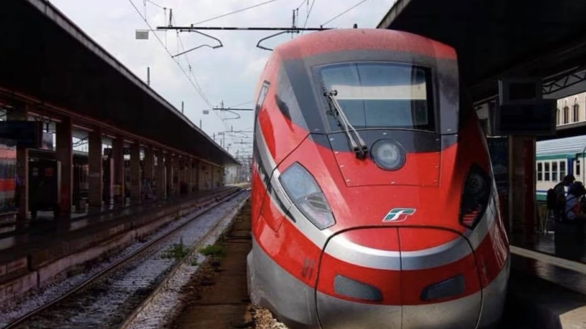 Caos treni per un guasto a Roma: cancellazioni e ritardi pesanti, tantissimi disagi