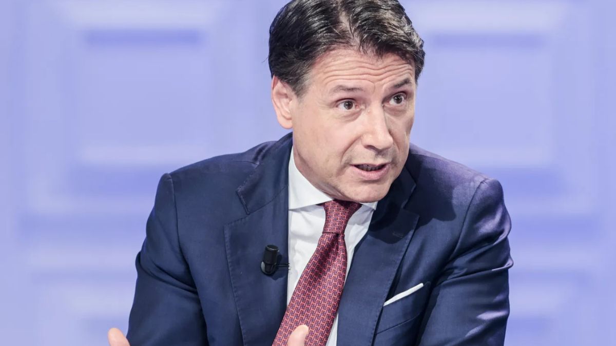 Conte tira dritto nonostante Grillo e Renzi: sotto con la Costituente del M5S