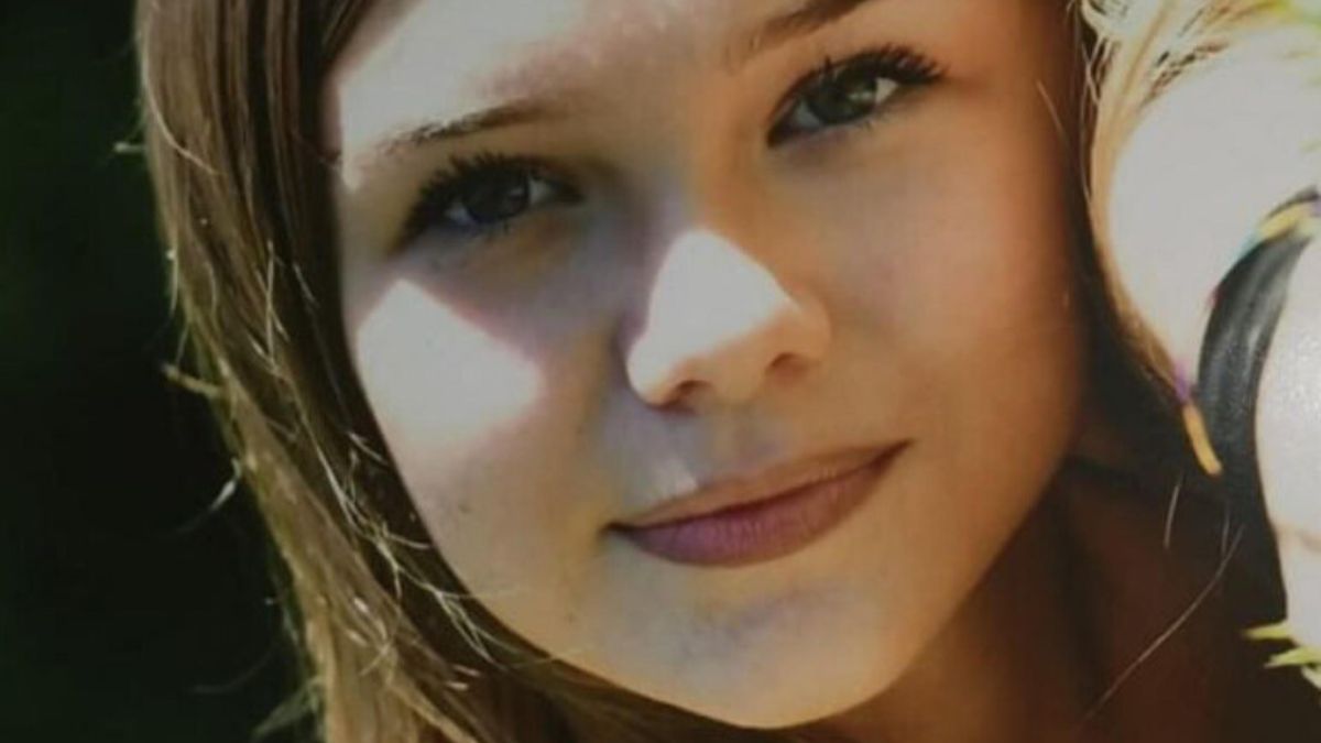 Aurora morta a 13 anni, il testimone: “Spinta giù dall’ex fidanzato”