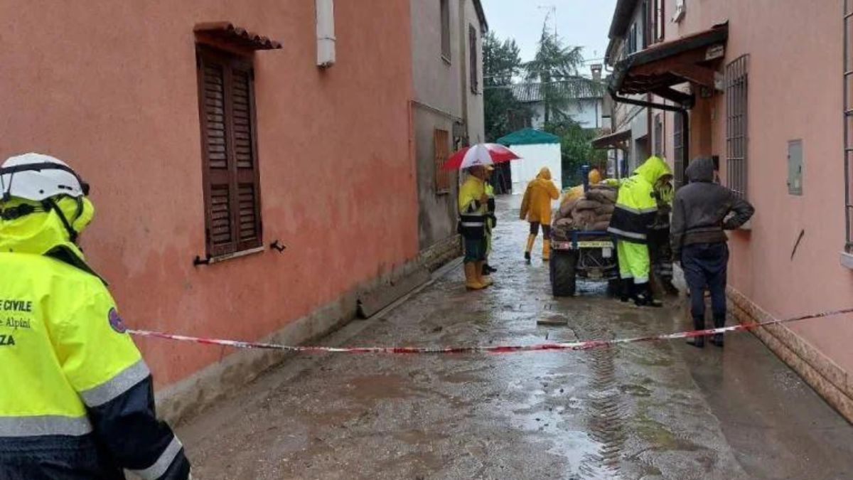 Emilia Romagna, allerta rossa per maltempo: evacuate circa 2.000 persone