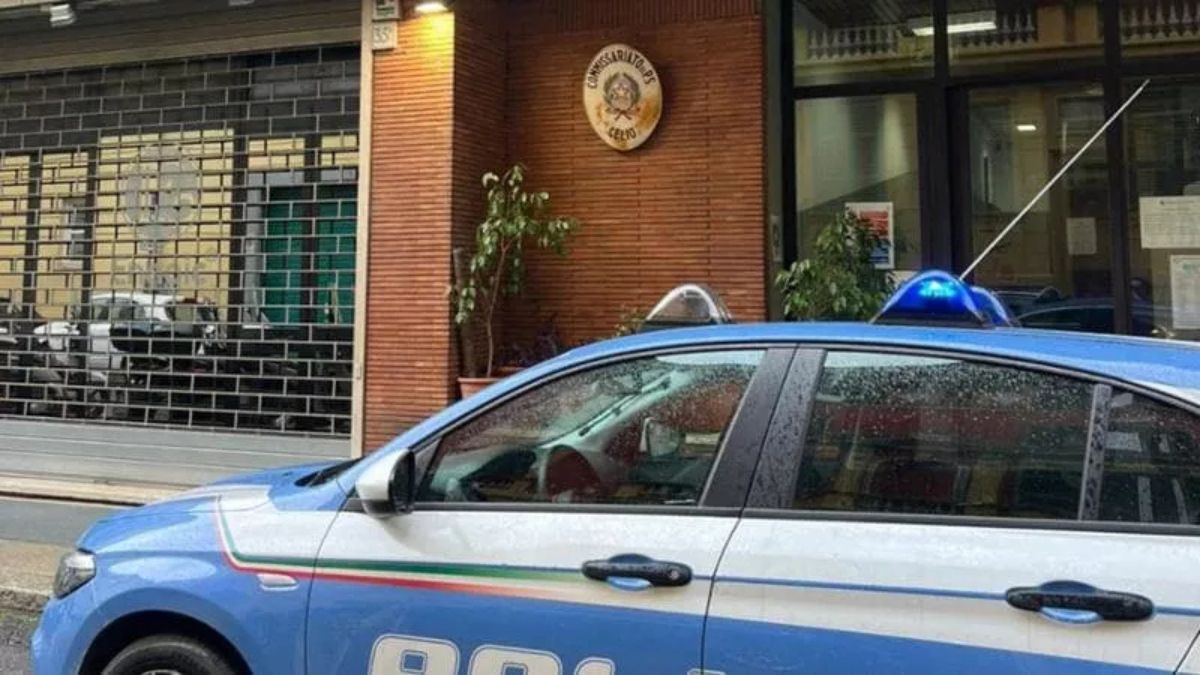 Concordano un incontro, ma lei cambia idea: lui sfonda la porta e la violenta