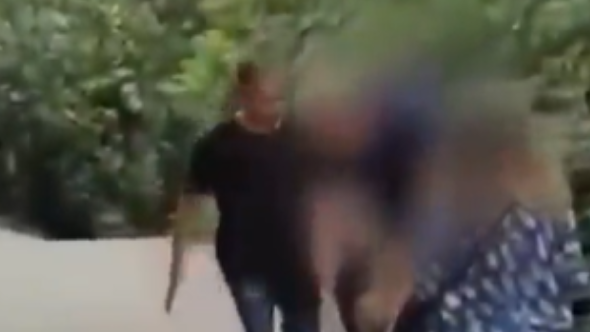 Barcellona, turista aggredita al parco: “Ammazzo la tua famiglia”, video inquietante