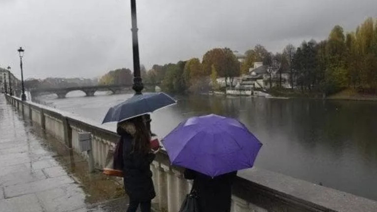 Maltempo in Piemonte, scuole chiuse nell’alessandrino: a Torino il Po fa paura