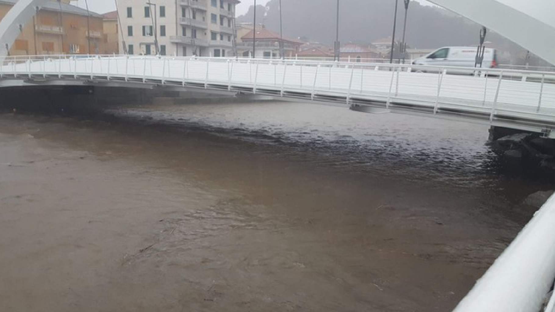 Maltempo In Liguria | Allarme Piena Per Il Fiume Entella Chiuso Il ...