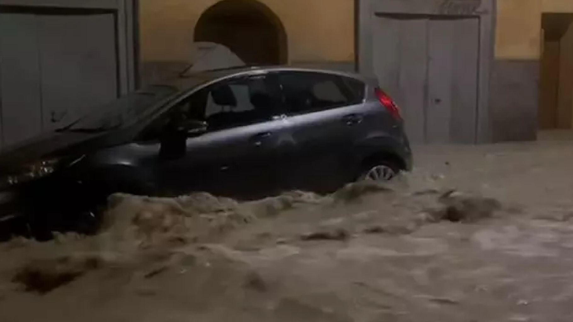 Alluvione in Emilia Romagna: esondano fiumi, evacuazioni e strade chiuse