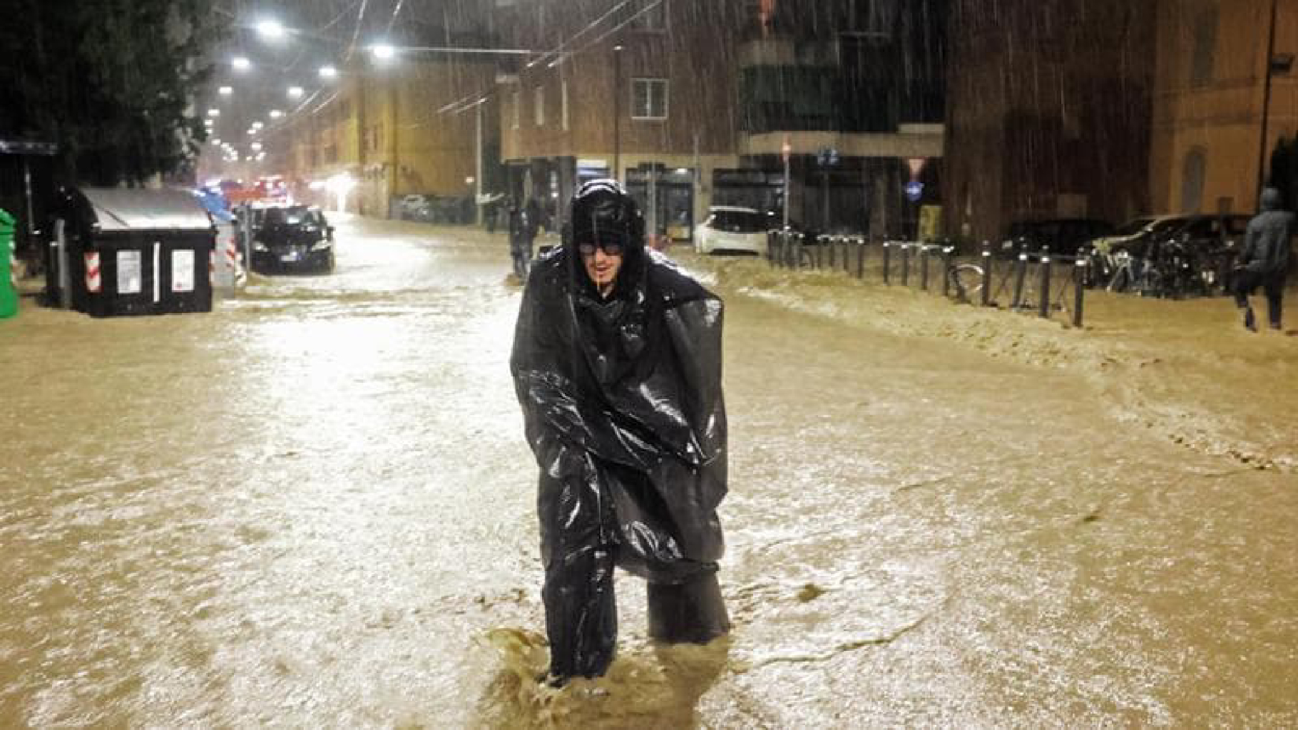 Maltempo colpisce Bologna: esondano fiumi e torrenti, evacuazioni e blackout