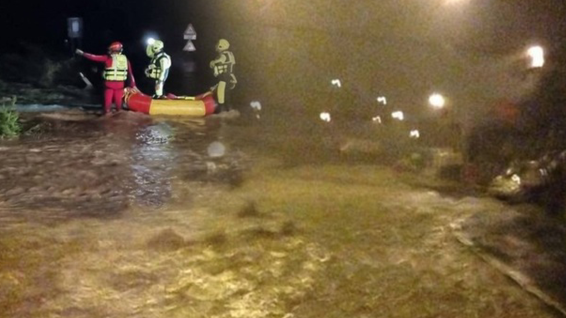 Alluvione in Emilia Romagna: esondano fiumi, evacuazioni e strade chiuse. Un ragazzo morto