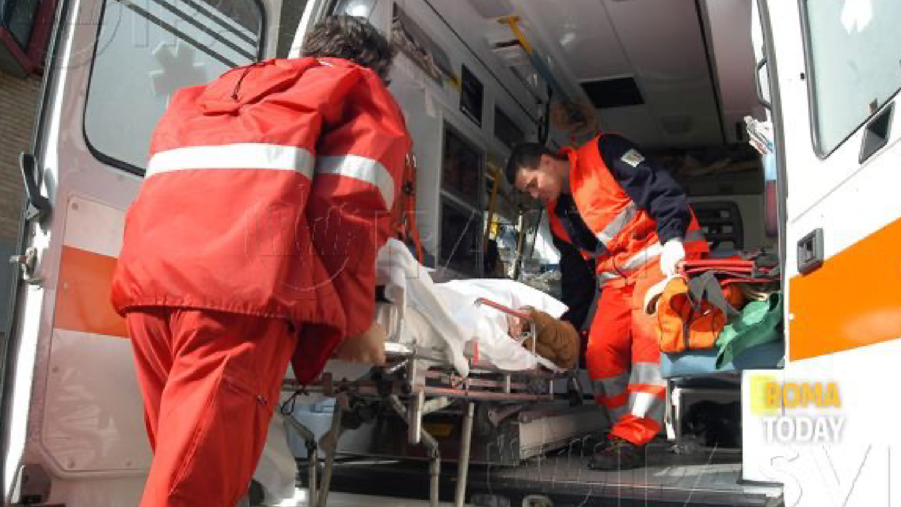 Schianto tra tre macchine: è tragedia. Ci sono bambini