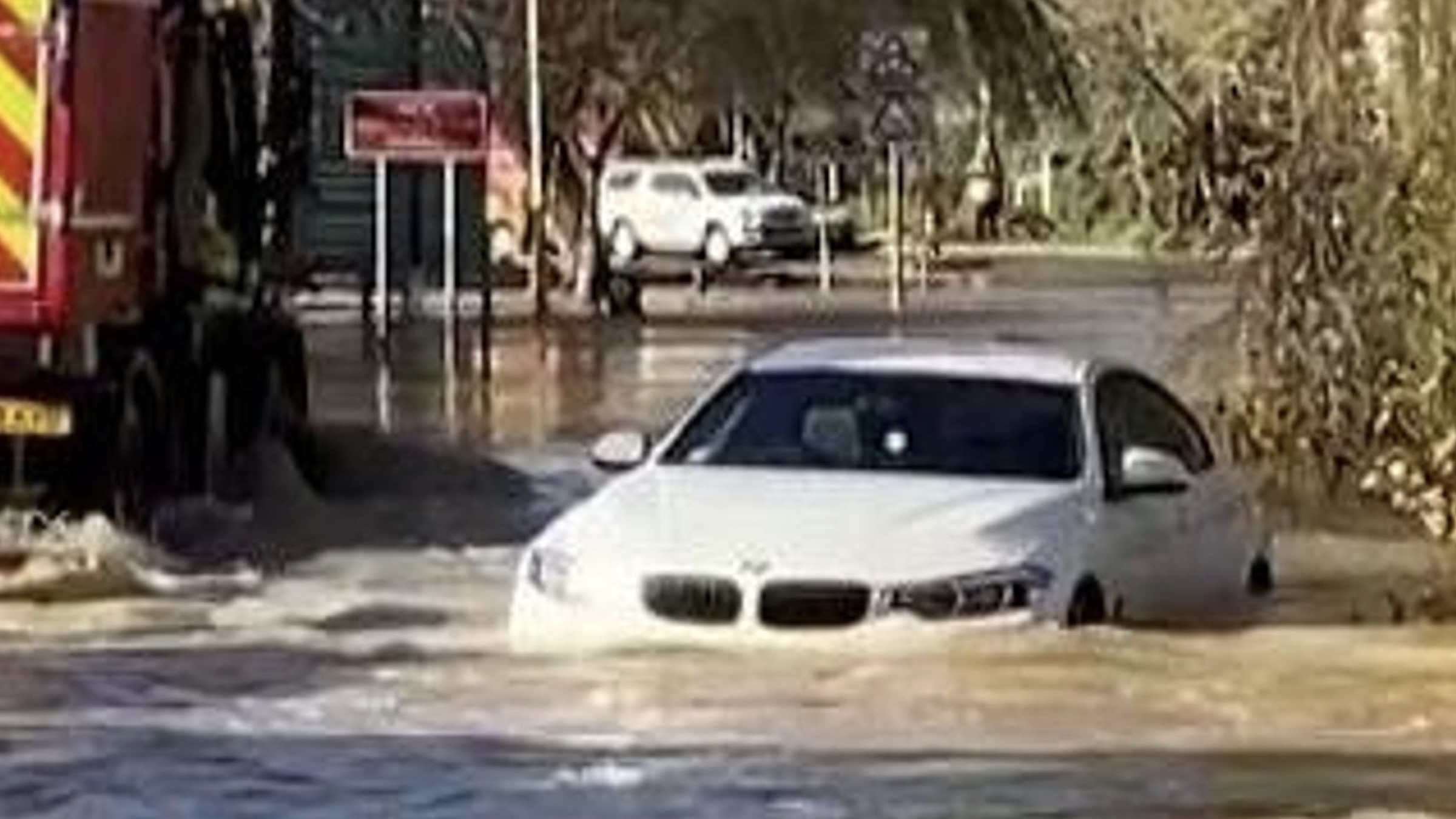 Inghilterra flagellata dal maltempo: strade invase dall’acqua a Northampton