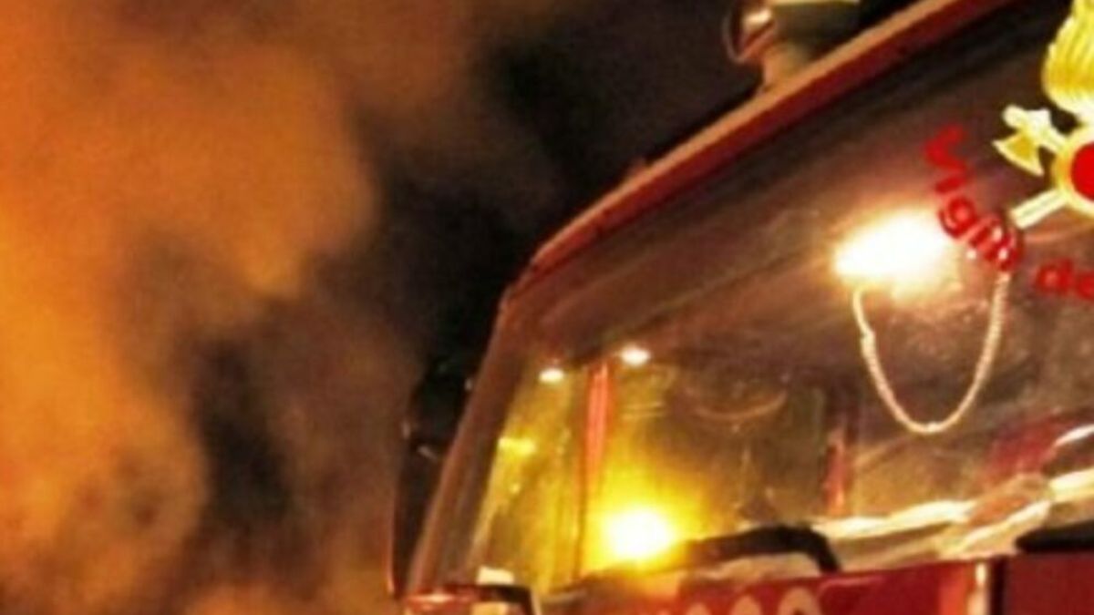 Palermo, prende fuoco la batteria di una bici elettrica: incendio in un appartamento