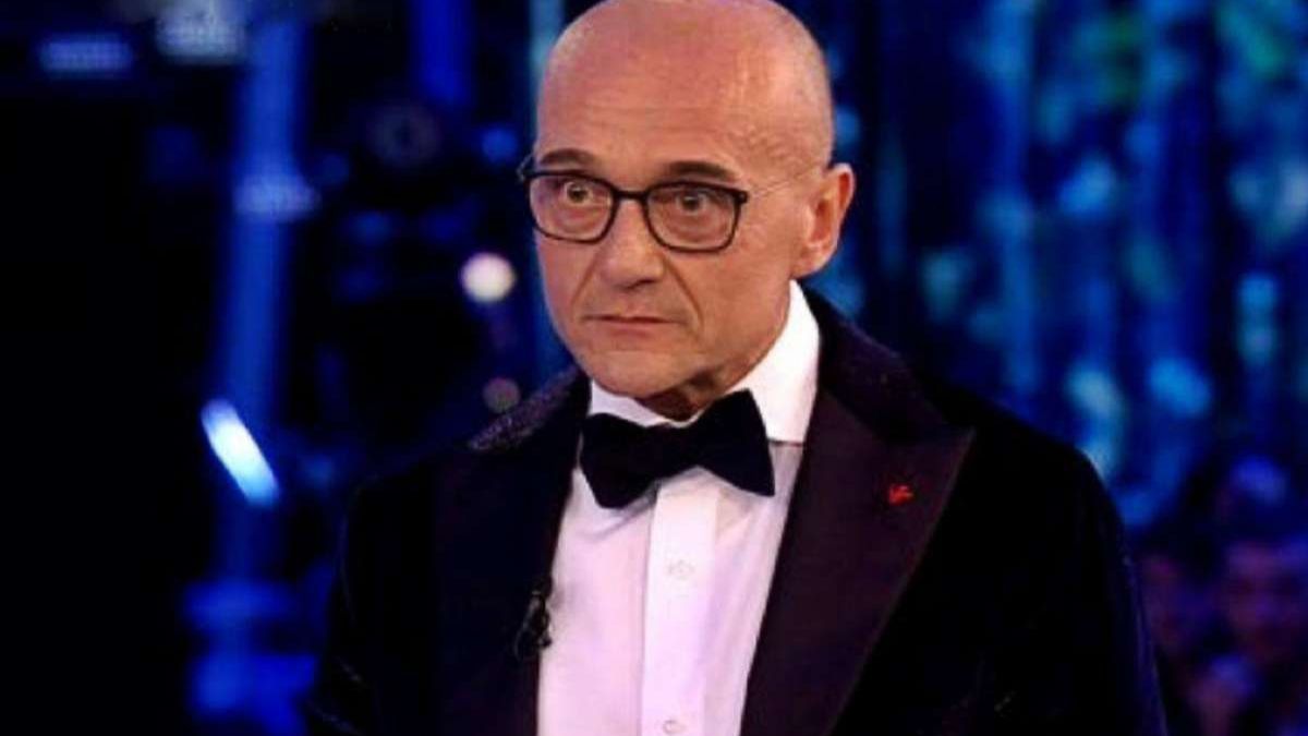 Grande Fratello, Signorini contro Lorenzo Spolverato: “Devi darti una regolata”