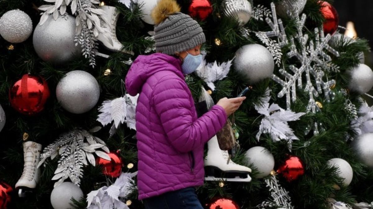 “Alto rischio di contagi a Natale”. Il virus che spaventa gli esperti: “Fate attenzione”